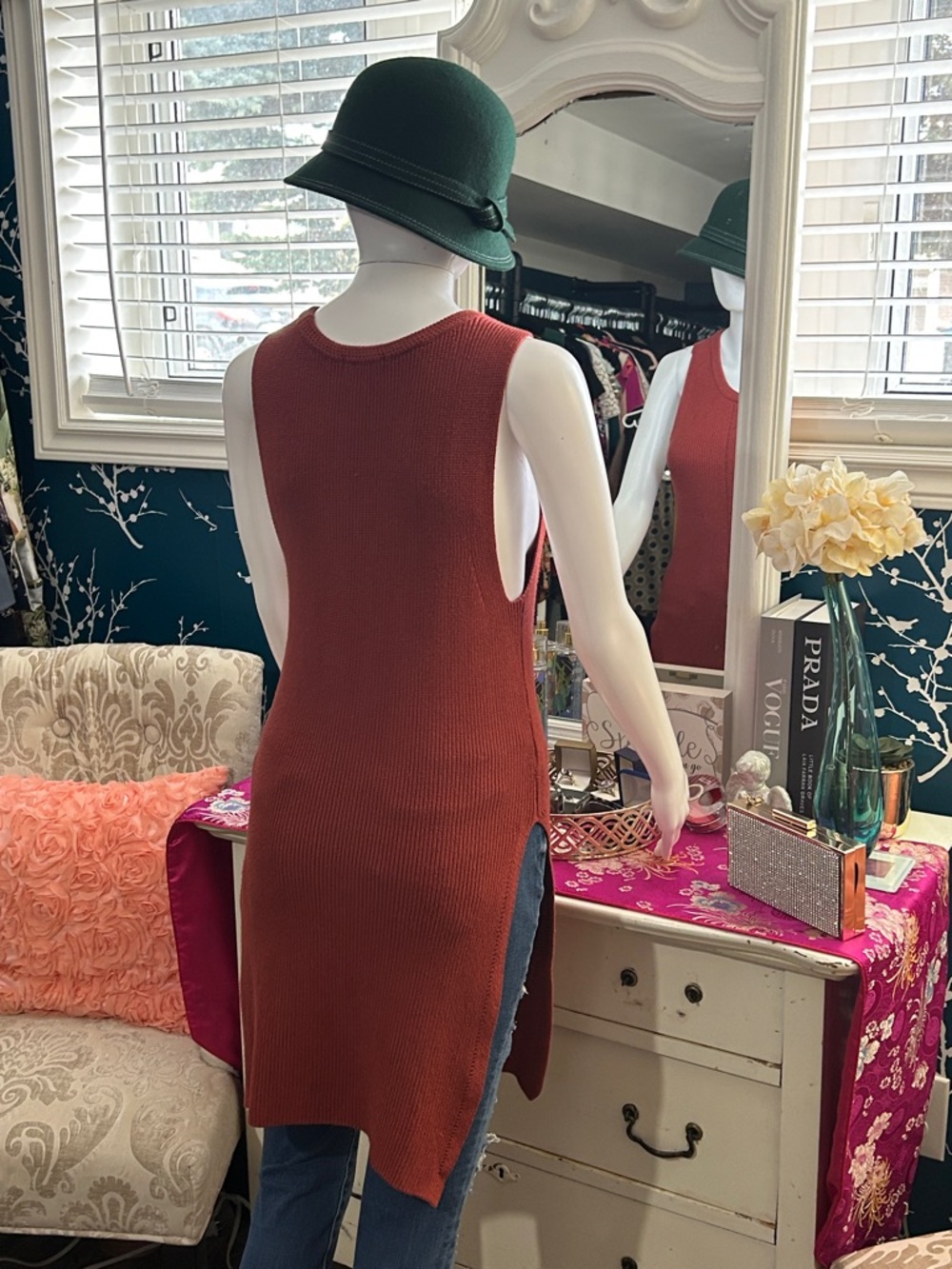 Dynamite Sleeveless Ribbed Tunic in Rust
♥️🛍️ - Picture 10 of 14